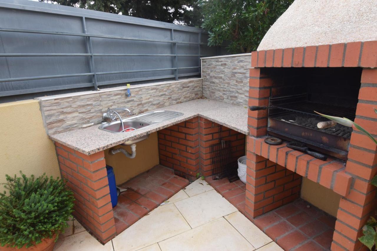 Cozy Villa With Pool And Barbecue アルブフェイラ エクステリア 写真