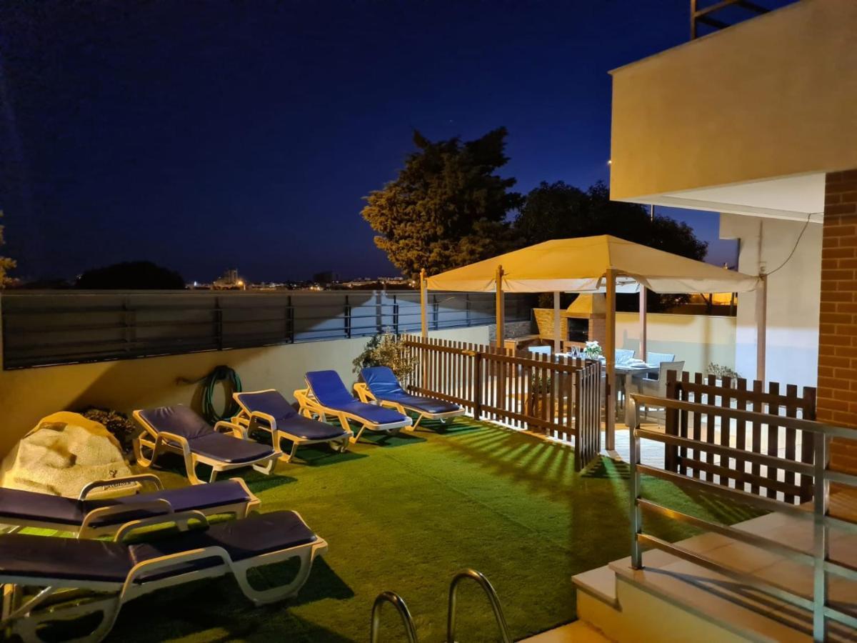 Cozy Villa With Pool And Barbecue アルブフェイラ エクステリア 写真