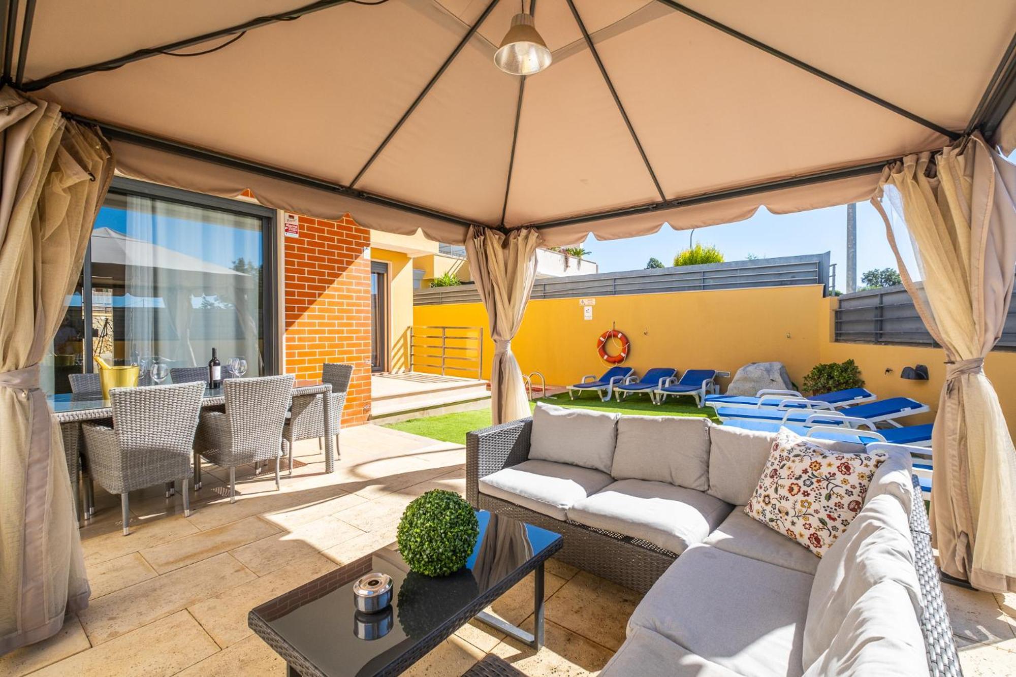 Cozy Villa With Pool And Barbecue アルブフェイラ エクステリア 写真