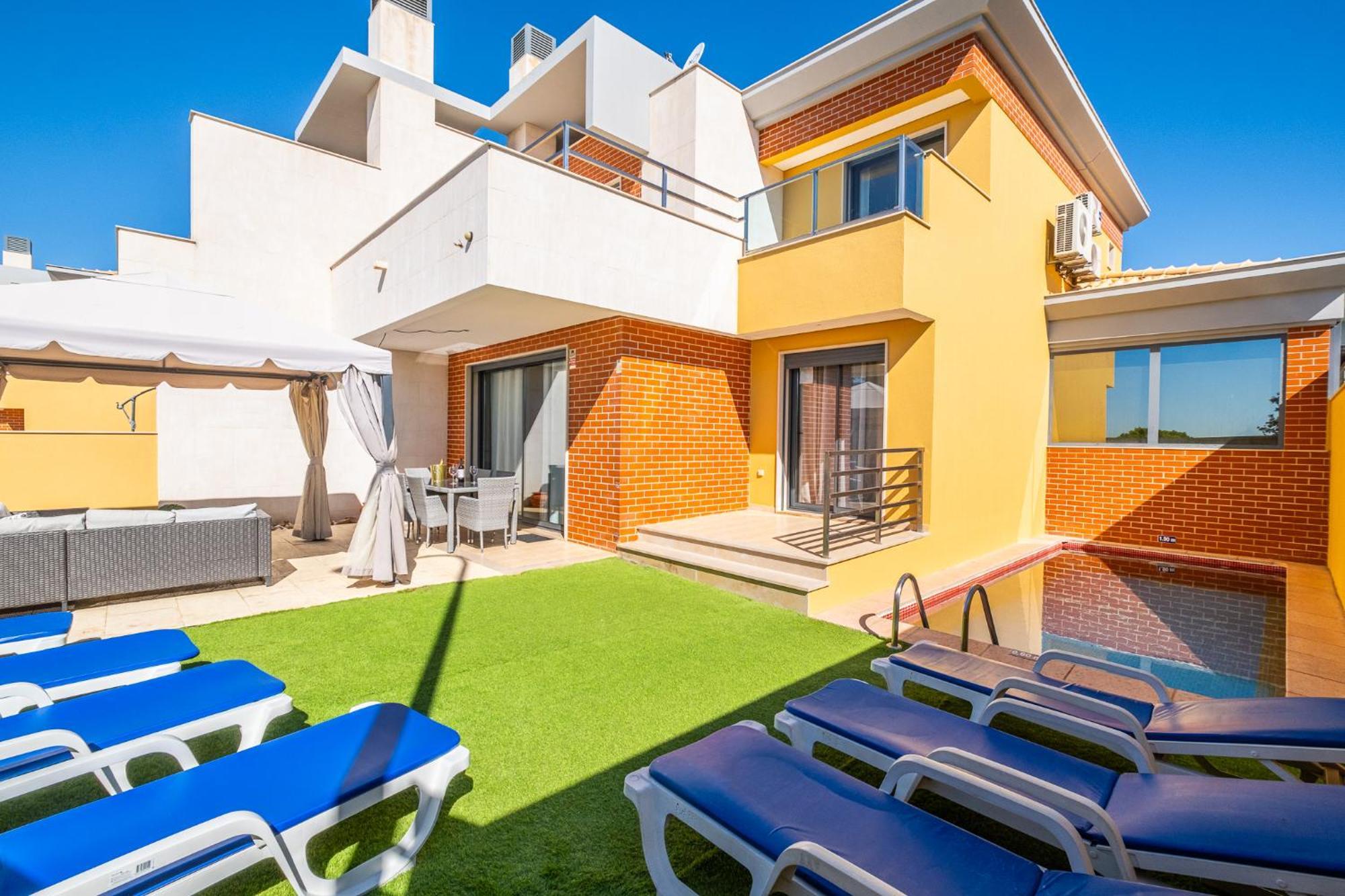 Cozy Villa With Pool And Barbecue アルブフェイラ エクステリア 写真